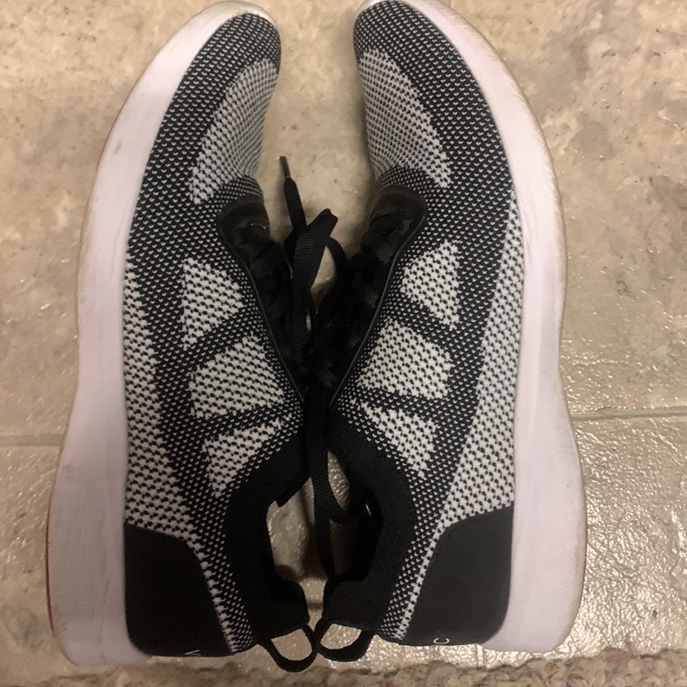 Vionic - Picture 6 of 8